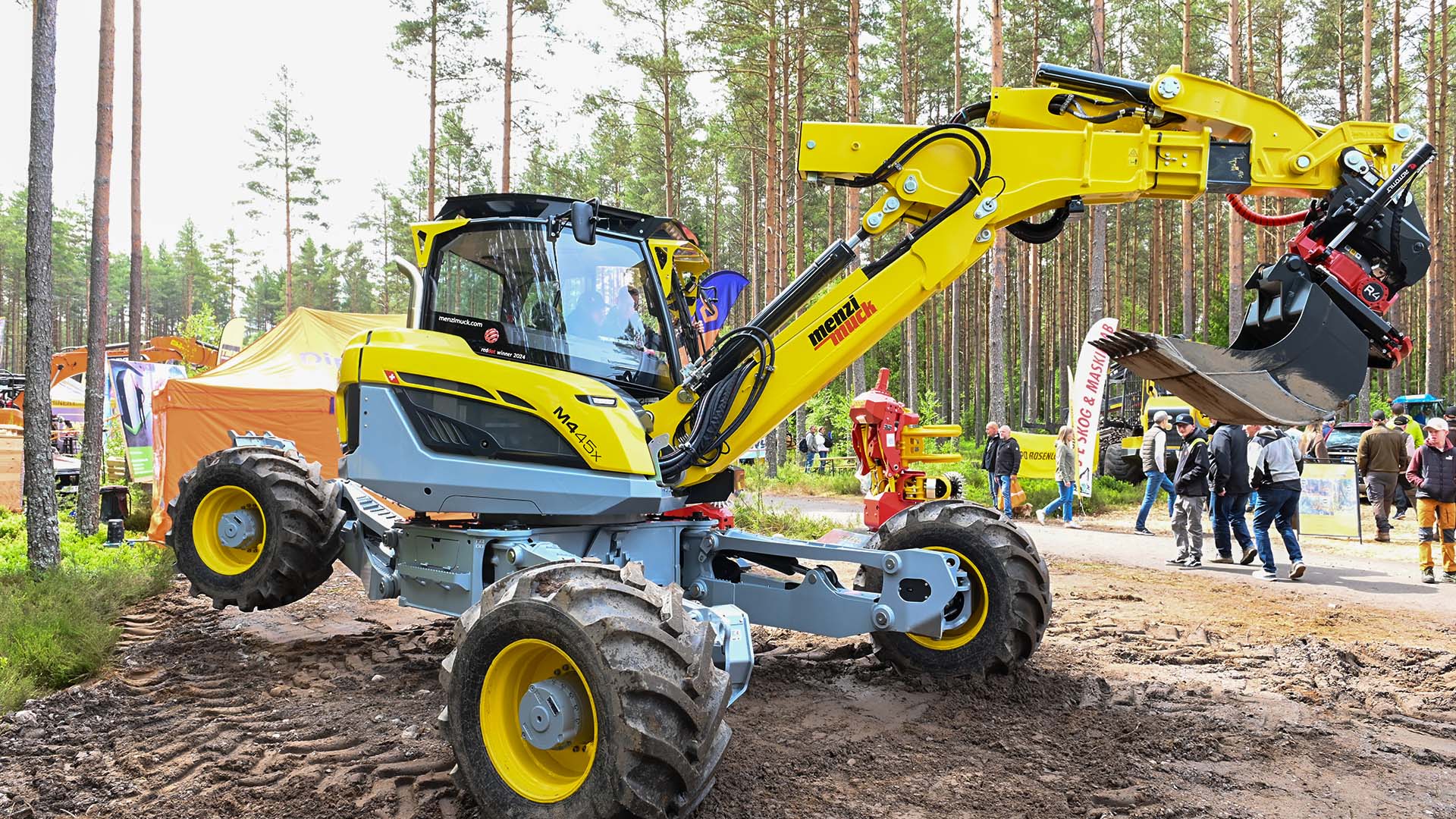 Spectacular tool carrier from Menzi Muck